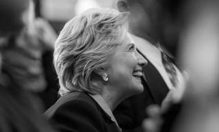 Immagine di profilo a scala di grigi di Hillary Clinton